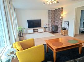 Stay Together in One Spacious 3 Storey Home Private Comfortable Ideal for Groups, hotel u gradu Kristiansand
