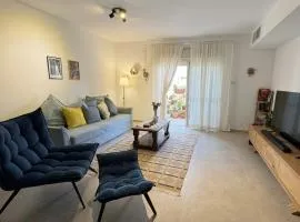 בית נעים בין המדבר לים