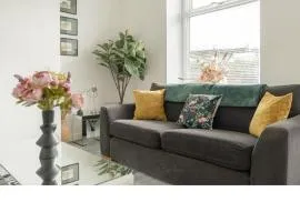 Chapel house-M65- Hospital- parking-shops-food-5 beds- sleeps 7