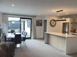 Family & Business Stay, near Lincoln University