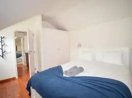 Seaside Family Townhouse - 100m from the sea!