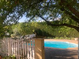 Le Pacha, hotel u gradu Trec