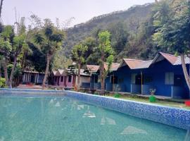 Hills Queen Resort And Camping, hotell i Mohan Chatti