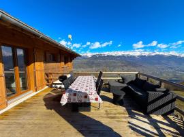 Chalet panoramique avec vue alpine à 180 degrés - poêle scandinave & nature, Hotel in Grône