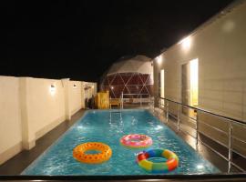 Infinite Luxuria A Luxurious Staycation, hotel i Vikārābād