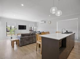 Premium Family Retreat in Logan Reserve، فندق في Waterford