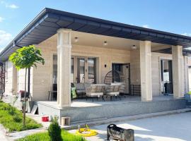Коттедж на лучшем берегу Иссыкуля Апорт, hotel u gradu Bosteri