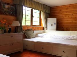 Beijing Qingshui Hewan Woodhouse Hotel, hotel in Miyun