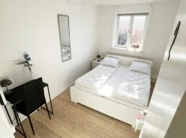 Bright Double Room 20 Free Parking