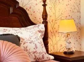 Vintage Boutique Room