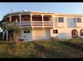 Moorish Mount High Mandeville Retreat, hotel a Mandeville