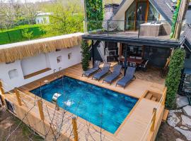 Shore of Sapanca Lake Çatı Villa Lakehouse، فندق في كارتيبي