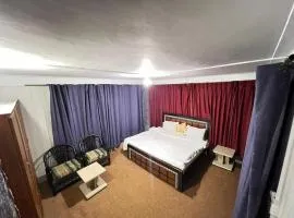 Kashmir Point Flats Near PIA Park - Mountainous View Murree