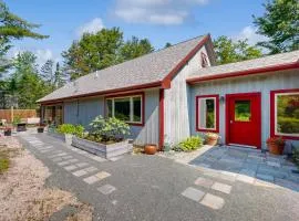 Secluded 2 BR Cottage with Private WandD, WiFi and Patio