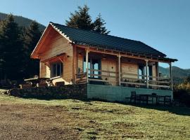 The Farmhouse, hotel di Vitina