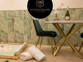 Column Luxury Suite with jacuzzi