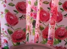 Stylish Rose Garden Apartment with Balcony & Parking