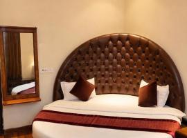 Hotel WoodCresstt Zirakpur !! Budget Friendly Stay With Airport Access, hotel din Jāmb