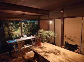 Walkable retro town , Supermarkets nearby,高野口ガッコーチカクのゲストハウス, hotel a Hashimoto