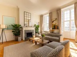 Modern Luxury 4BR Home near King's Garden