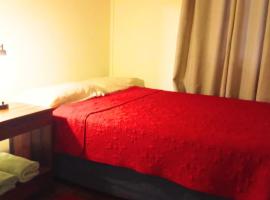 Modern 2-Bedroom Apartment in North Paramaribo Dolfijn Studio 13, hotel sa Paramaribo