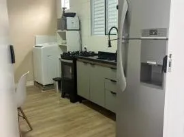 Kitnet bem equipada para 2 pessoas