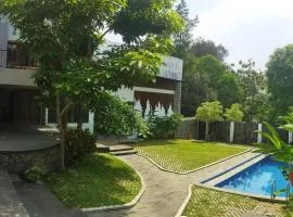 Villa Viyanes Sentul