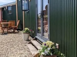 Unique Double Shepherd's Hut Hideaway - Pembrokeshire