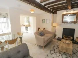 The Old Stables - Pet-Friendly Stay Near Ruthin Castle with Parking