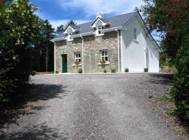Viesnīca Feirm Cottage Kenmārejā, netālu no apskates objekta Kerry Outdoor Leisure