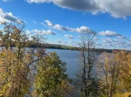 Kawalerka z widokiem na jezioro