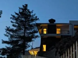 Firdaus at Theog - Luxurious 4 Bedroom Mountain View Villa