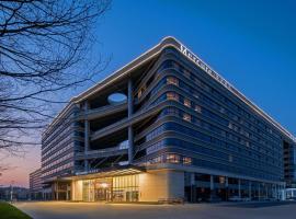 Mercure Guangzhou Baiyun International Airport - Airport Free Shuttle Bus, Hotel in Huadu