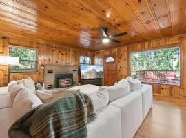 Walk to Town - Lake Access - Huge Deck