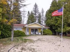 Cozy Baileys Harbor Cottage on Lake Michigan!