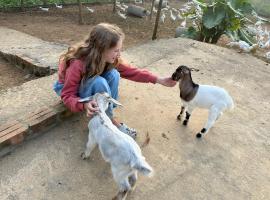 Phong Nha Mini Farm - Nguyen Shack โรงแรมในฟ็องญา