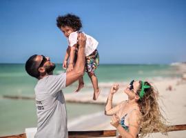 Happy Family Beach Home Sunset Haven Epic View, хотел в Chuburná