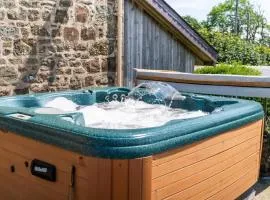 Rustic Rural Retreat with BBQ Hot Tub Play Room