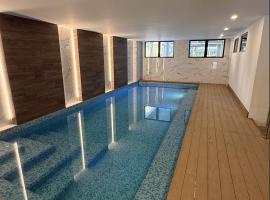 Modern Apartment with Pool & Gym Zona 15, hotel i La Aurora