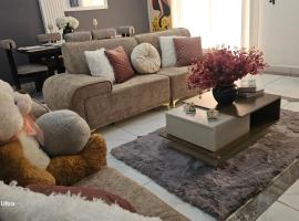 VVVIP lita Résidence, hotel em Ekoumdoum
