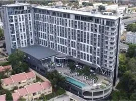 Luxury Sandton Escape- Fully furnished apartment