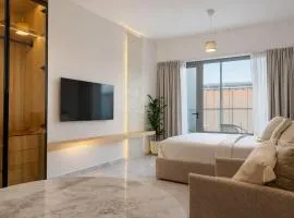 Stylish Stay Near Airport & Yas Island