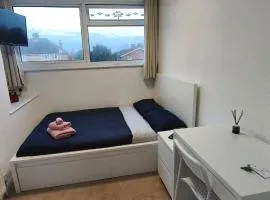 Cosy Small Double Room in Quiet Shared House