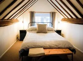 Spacious 4 Bed House Sleeps 8 in Quorn Near Loughborough