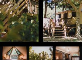 Camping Porte des Alpilles by M.A DESTINATION GLAMPING, Hotel in Saint-Étienne-du-Grès