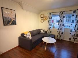 Apartment in cozy downtown neighborhood, hotel a Lærdalsøyri