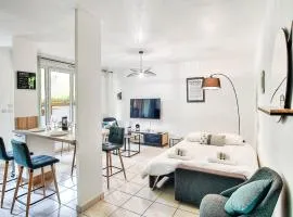 Quiet apartment with private parking, close subway
