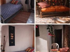 Arijaana Guest Studio, Hotel in Gunjur
