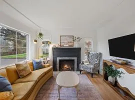 Camas Getaway Near Downtown Big Windows
