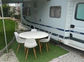 Autocaravana Dethleffs Globetrotter, hotel v mestu Viana do Castelo